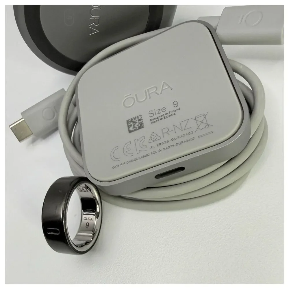 Oura Ring 4 Stealth Size 9 + Wireless Charging Case Bundle - Battery Verified